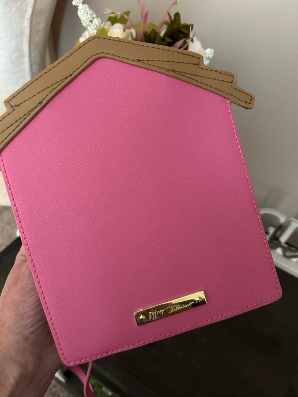 Betsey Johnson Dog Beach house Crossbody - Picture 5 of 11